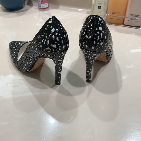 Alice and Olivia “Dina” Pump - Picture 3 of 4